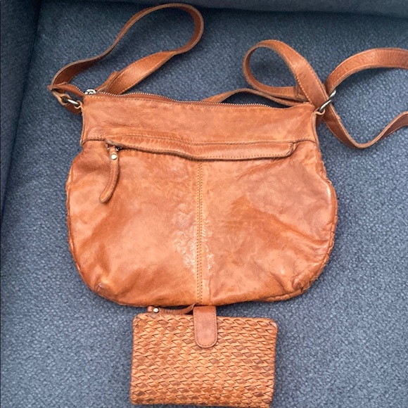 Tan Leather Shoulder Bag and Wallet with Woven Texture - Picture 3 of 9